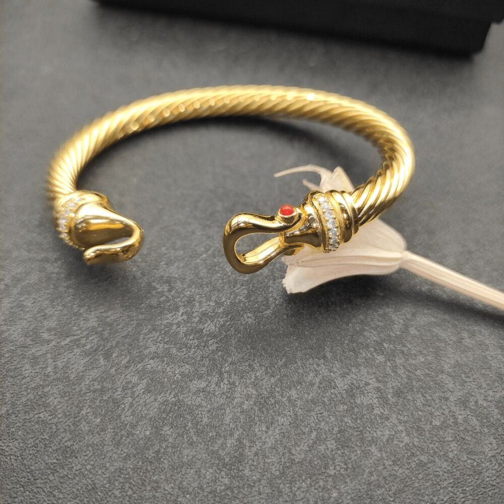 18K Gold Bracelet---